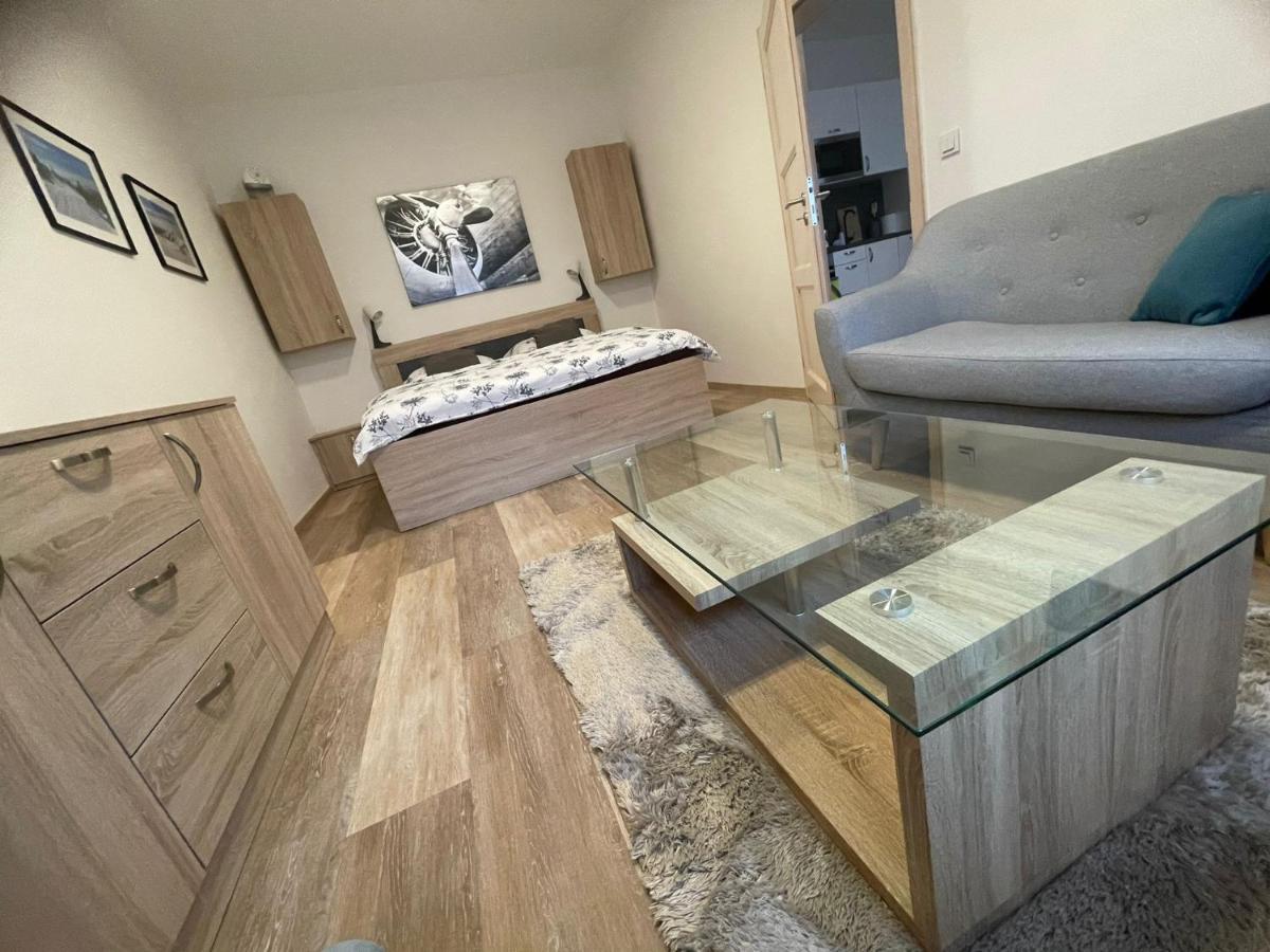 Rocky Apartment Рокитніце-над-Їзероу Екстер'єр фото